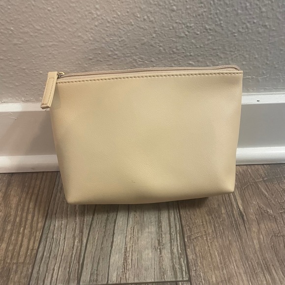 Bvlgari Parfums Emirates Airlines Cosmetic Bag EMPTY Beige Travel Pouch Logo - Picture 2 of 8